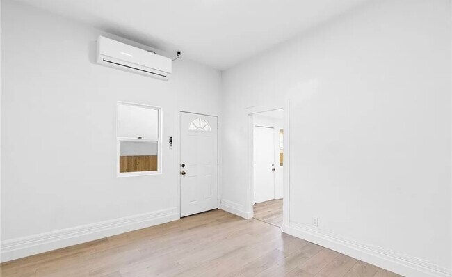 Building Photo - 561 W 12th St