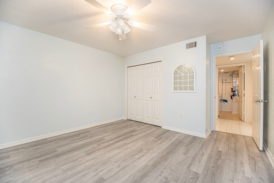 Building Photo - 290 Naples Cove Dr