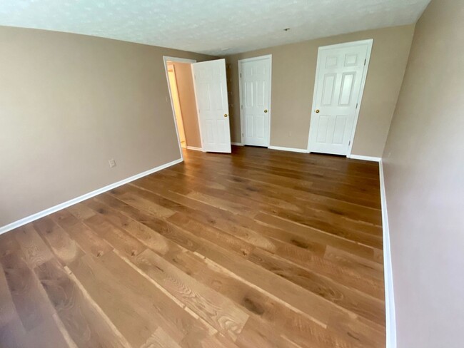 Building Photo - Great condo! Close to commuter routes!