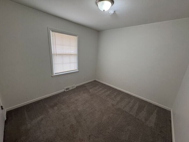 Building Photo - Beautiful 3-Bedroom Home with Spacious Liv...