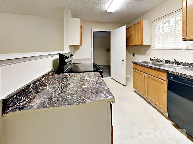 Building Photo - 3326 Newbury Rd