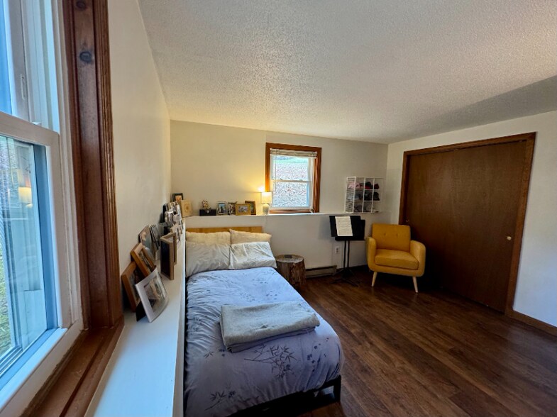 Building Photo - 27 N Hillside Rd