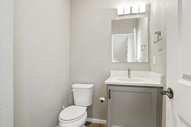 Building Photo - Beautiful 3 Bedroom - 3 1/3 Bathroom Home ...