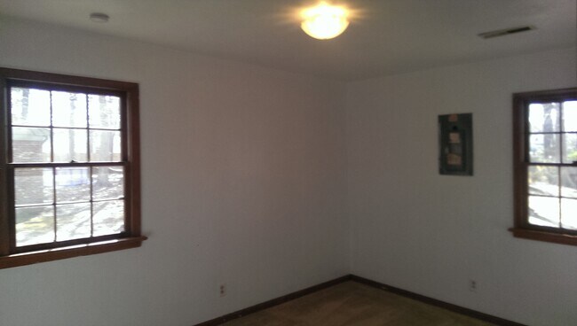 Building Photo - 242-244 Hurdle Dr