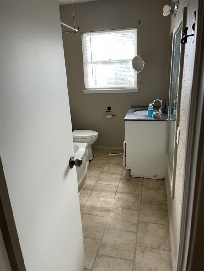 Building Photo - 2517 S 51st Terrace