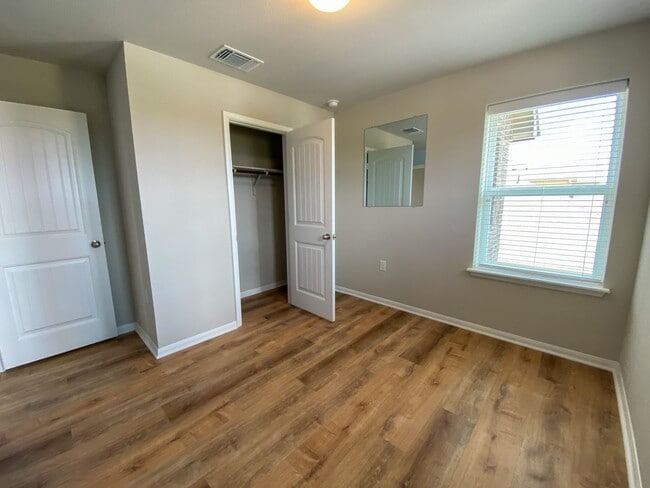 Building Photo - Wonderful 2 story, 3 bedroom home in South East Austin!