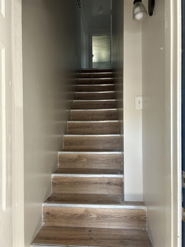 Building Photo - "Charming 2-Bedroom Haven in the Heart of ...