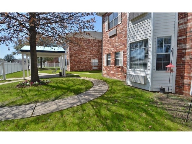 Building Photo - 355 W Westchester Pkwy