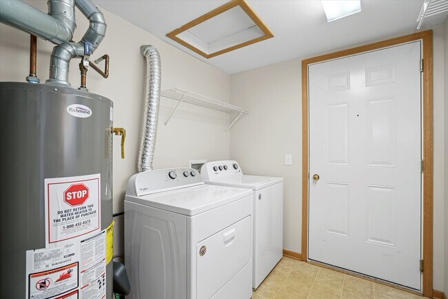 Building Photo - 16671 Liberty Cir