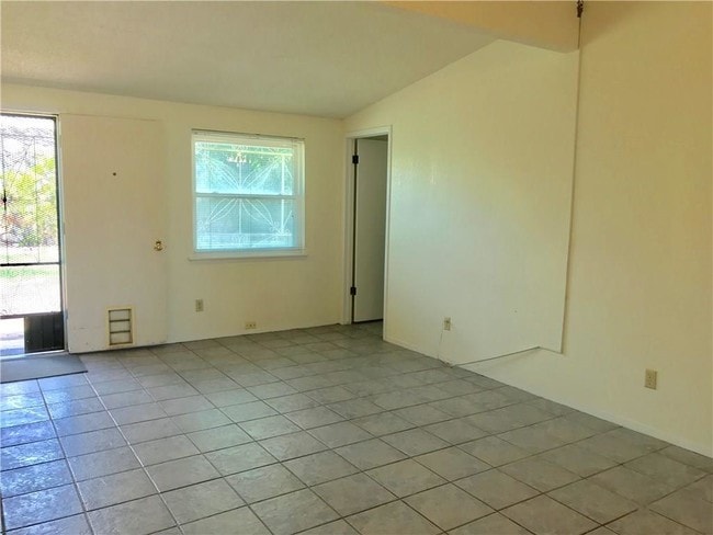 Building Photo - 8500 Lakehurst Rd