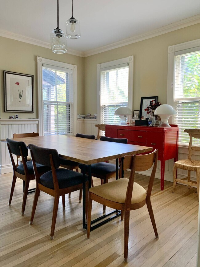 Building Photo - 81 Hampton St