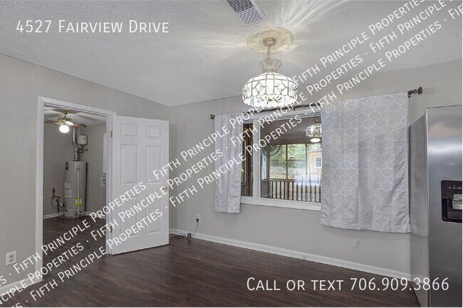 Building Photo - 4527 Fairview Dr