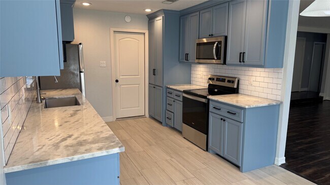 Building Photo - 5818 Culross Cl