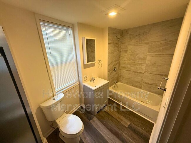 Building Photo - 2827 Woodbrook Ave