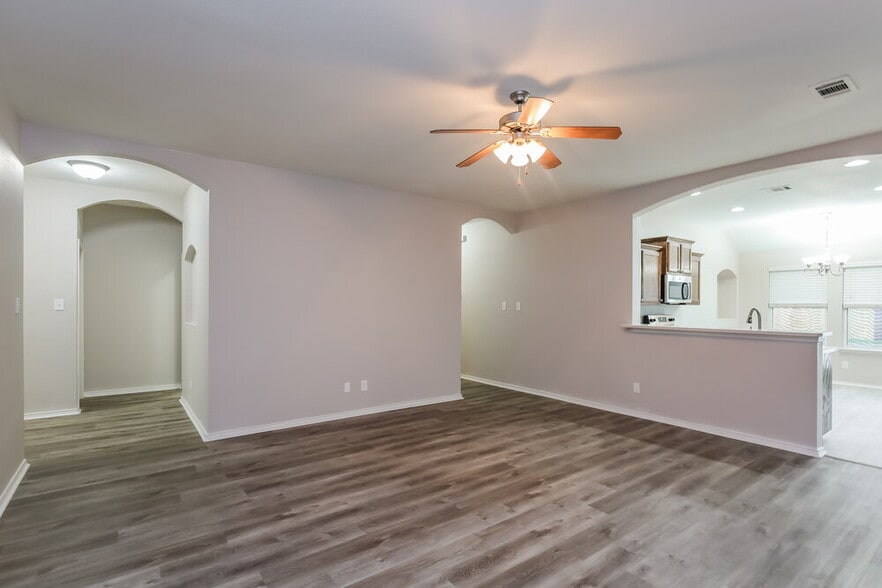 Building Photo - 258 Kennedy Dr