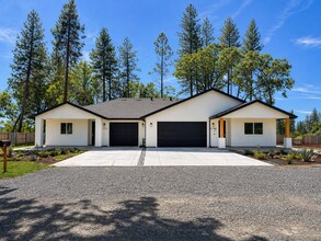 Building Photo - Paradise Home on Cul-de-Sac – Tall Ceilings, Designer Finishes & Upgraded Garage