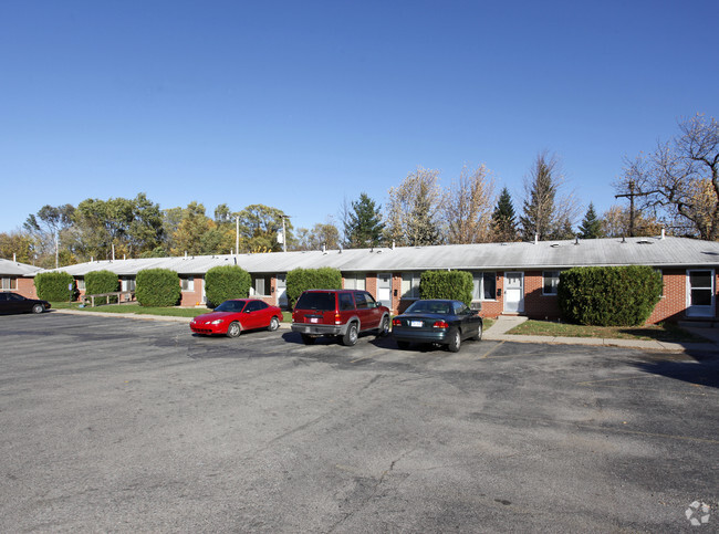 Building Photo - Forest Court Apartments