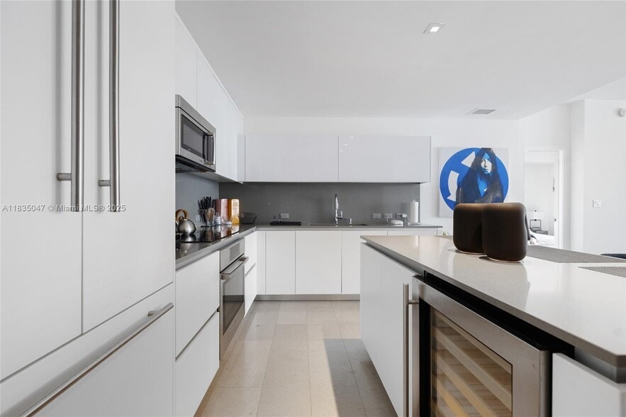 Building Photo - 88 SW 7th St