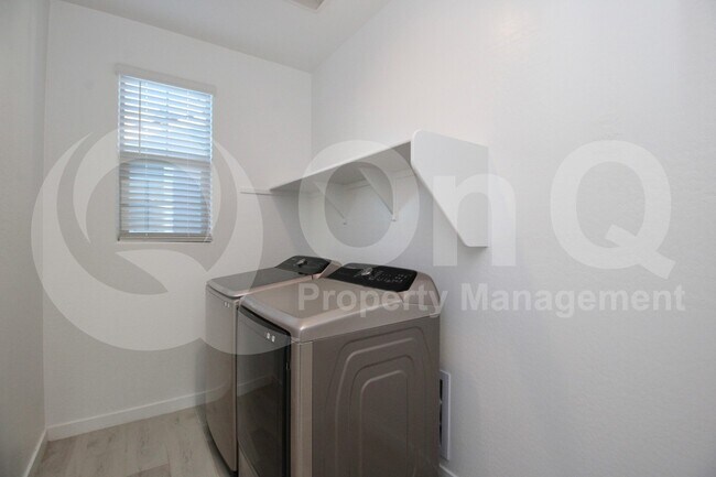 Building Photo - 670 S Jacana Ln