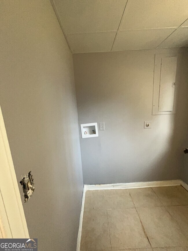 Building Photo - 1682 Charmeth Rd