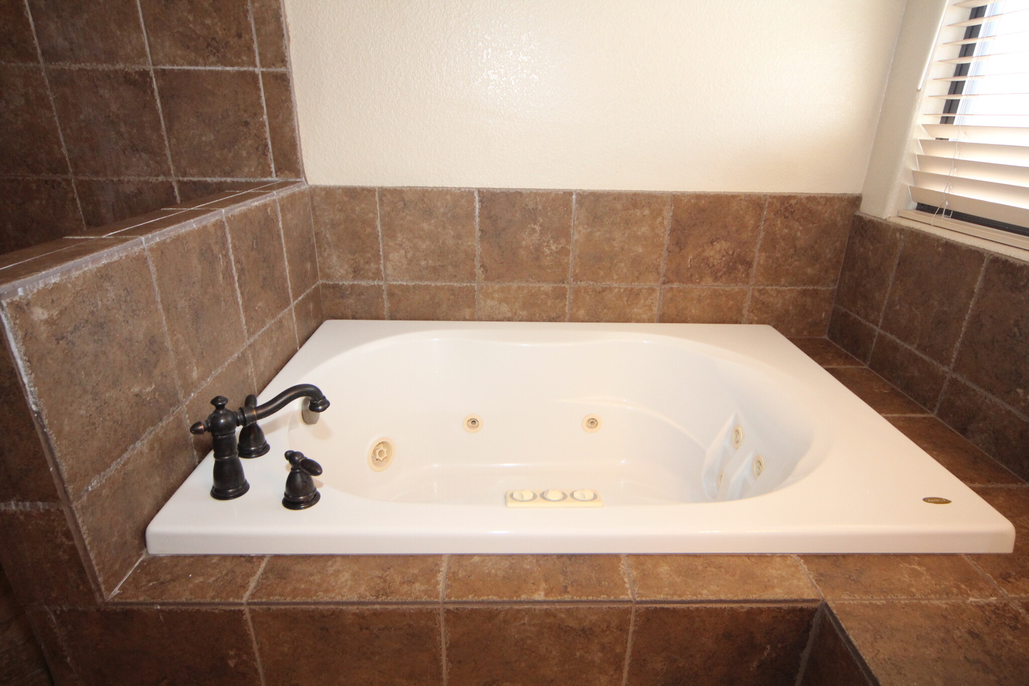 Primary Bathroom Spa -Jets - 7444 Forestdale Ct