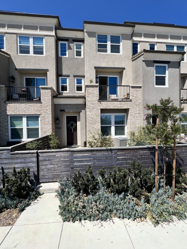 Building Photo - 1233 Sunrise Vw