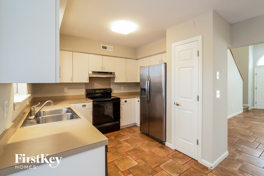 Building Photo - 7873 Sabalridge Dr