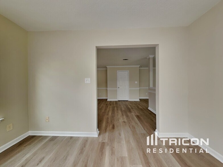 Building Photo - 6039 Reynolds Cir