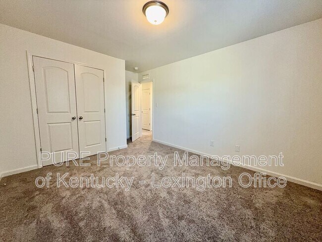 Building Photo - 852 Halford Pl