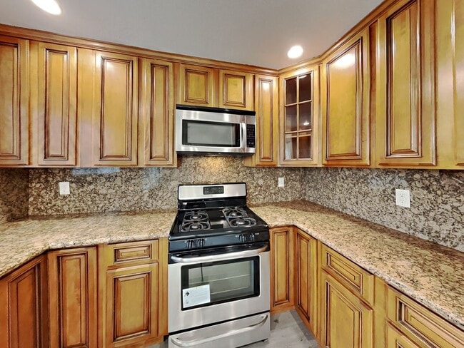 Building Photo - Freshly Remodeled 4/2 House in Oakley Available Now!