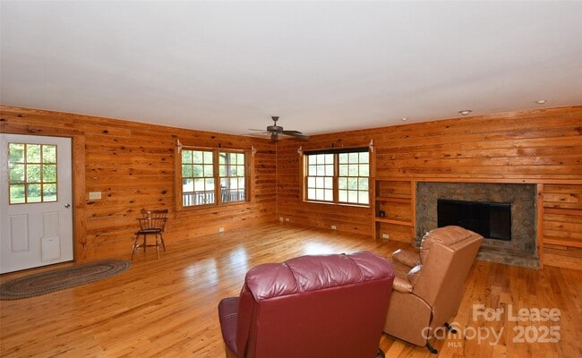 Building Photo - 187 Rustic Rd