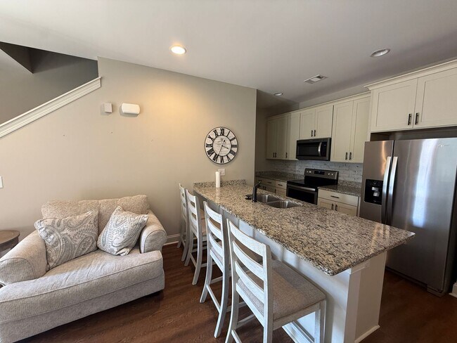 Building Photo - 3855 Academy Dr