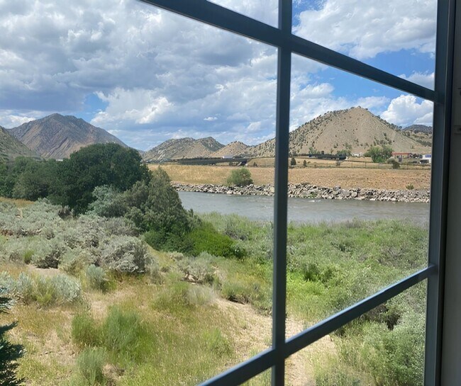 Building Photo - River View Condominium! PRICE REDUCED!