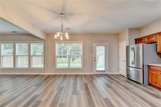 Building Photo - 2208 Staunton Dr NW