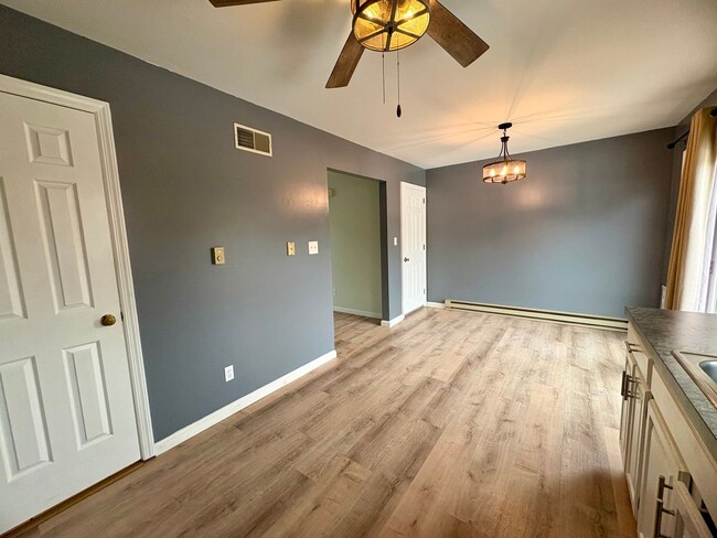 Building Photo - 3 Bedroom 1.5 Bathroom in Elizabethtown!