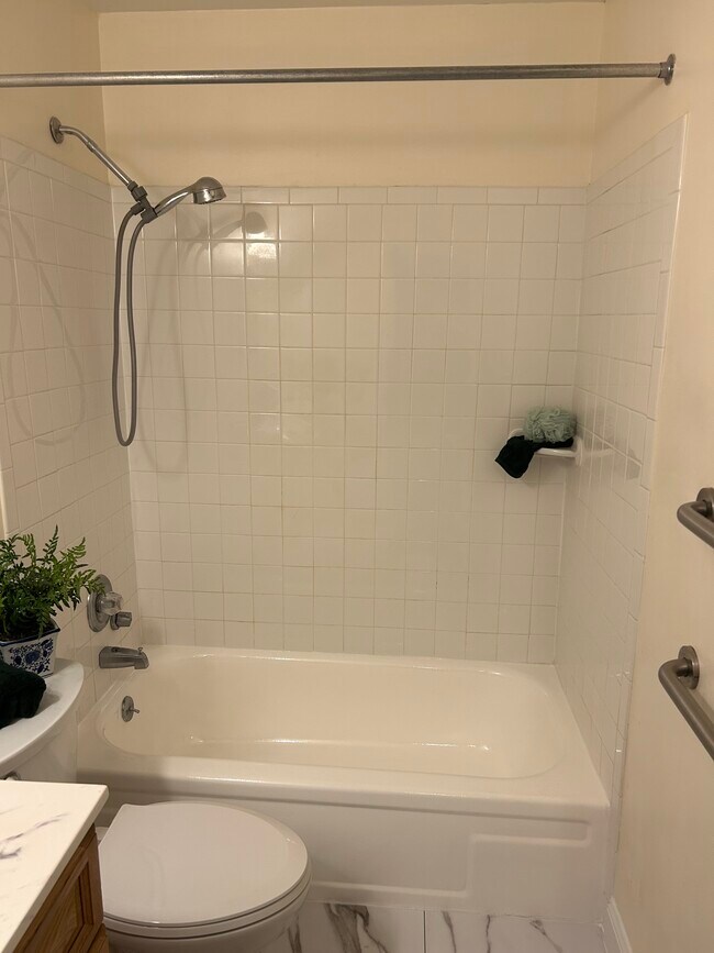 Building Photo - 57 Birchwood Rd