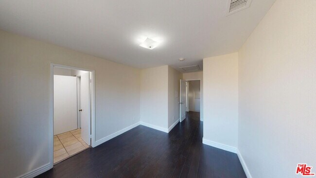 Building Photo - 14401 Plummer St