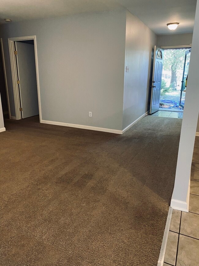 Building Photo - 19 Cedaridge Dr