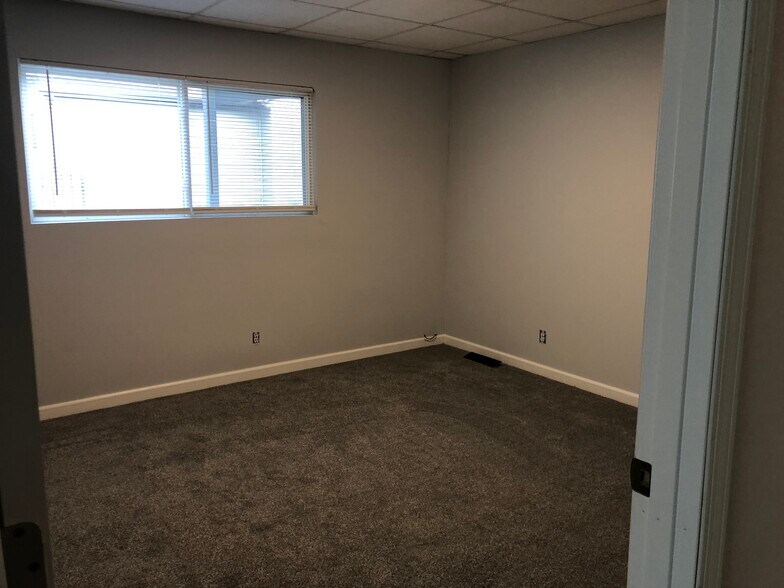 bedroom 1 - 306 E Henry St