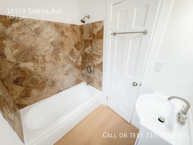 Building Photo - 10159 Samoa Ave