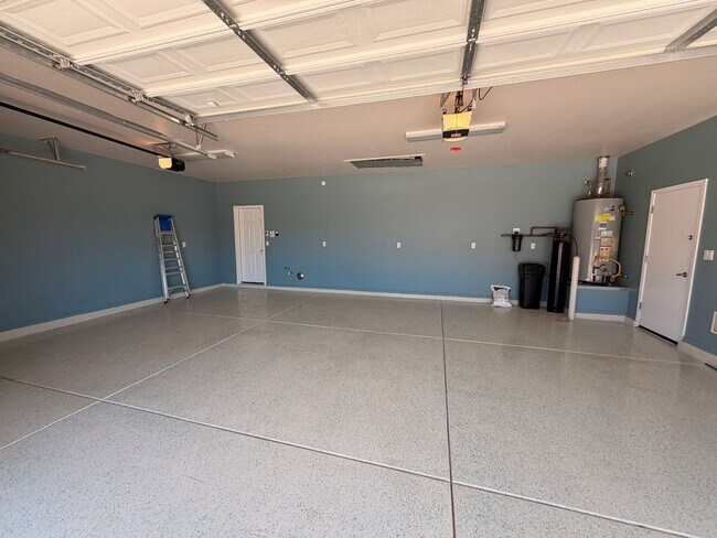 Building Photo - 5131 W Saddlehorn Rd