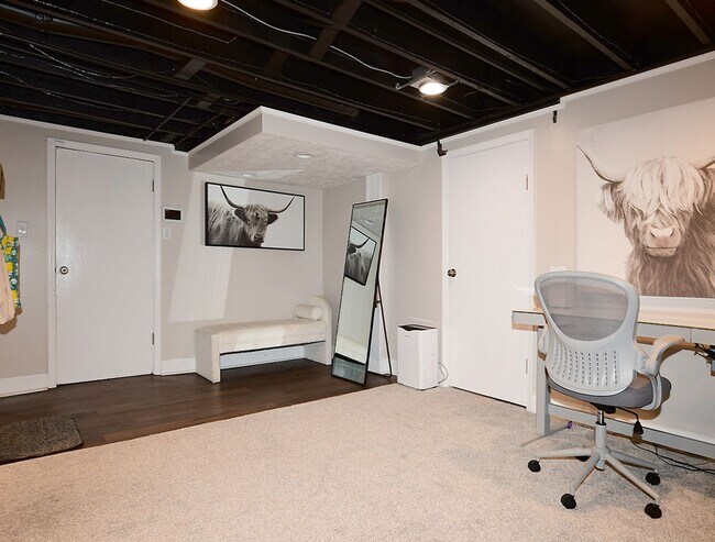 Building Photo - 619 S 68th St