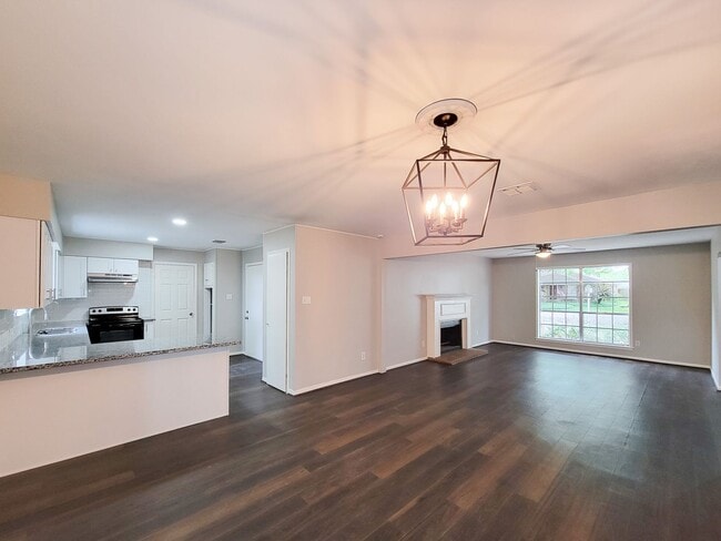 Building Photo - Welcome to your dream rental! This meticulously remodeled 3-bedroom, 2-bathroom home in the heart...