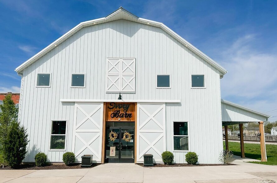Ivory Barn / Farmers Market - 392 Race St