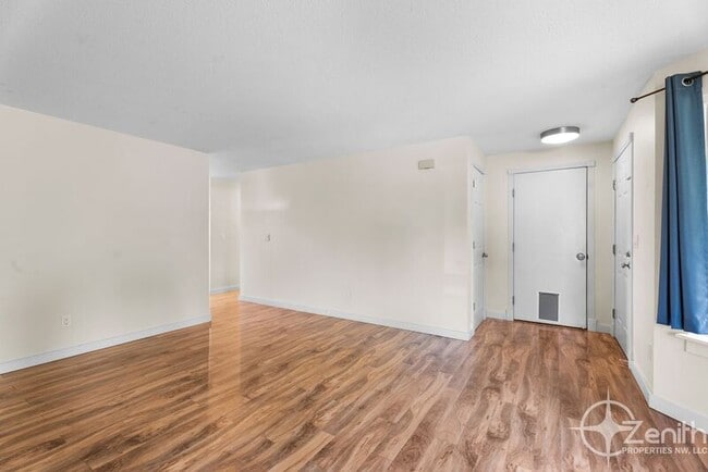 Building Photo - 16004 NE 47th St