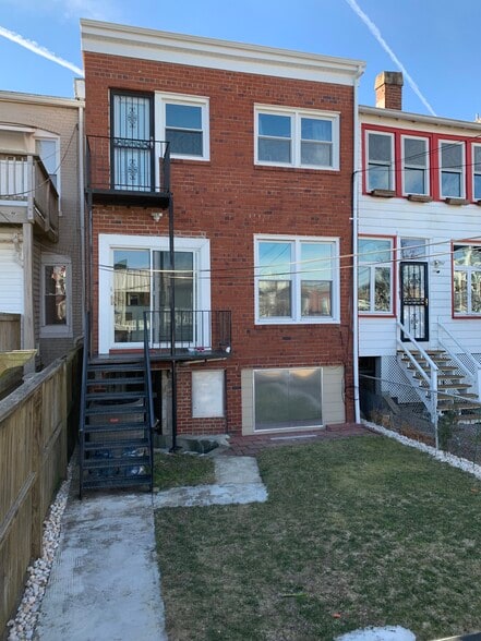 Building Photo - 1363 Parkwood Pl NW