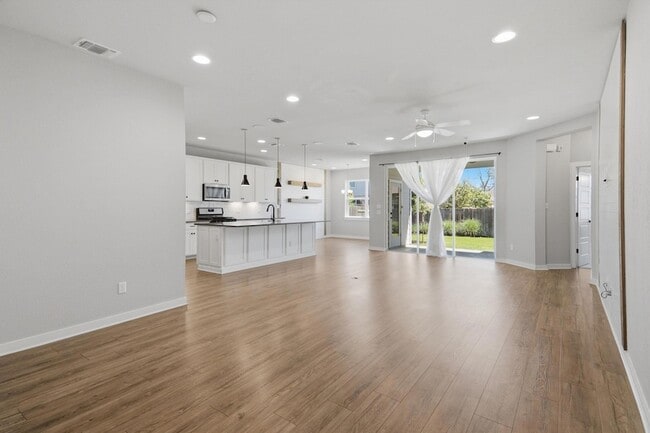 Building Photo - 103 Trailside Ln