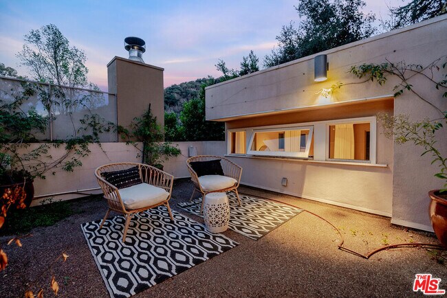 Building Photo - 2423 E Horse Shoe Canyon Rd