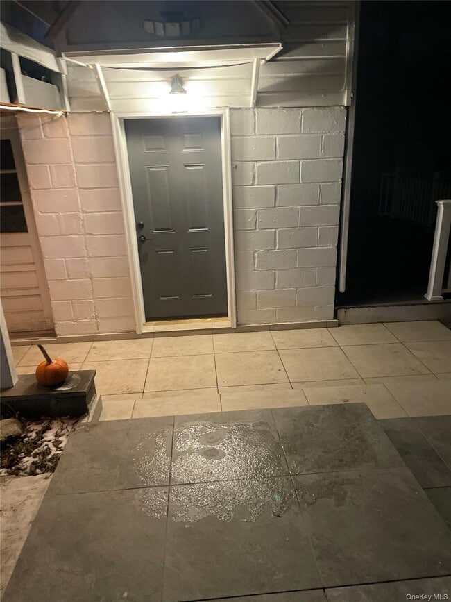 Building Photo - 94 Baron De Hirsch Rd