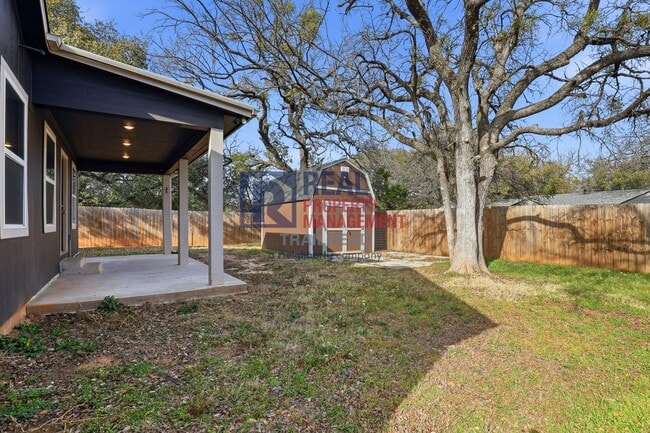 Building Photo - Spacious 3 Bedroom Home in Gated Canyon Creek